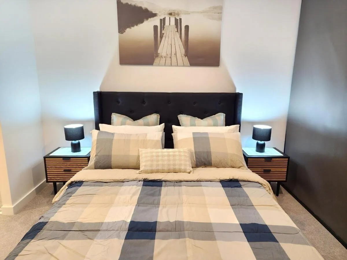 Apartment Free Car Park, Infinity Pool, City View, Spa-Sauna Brisbane Australia