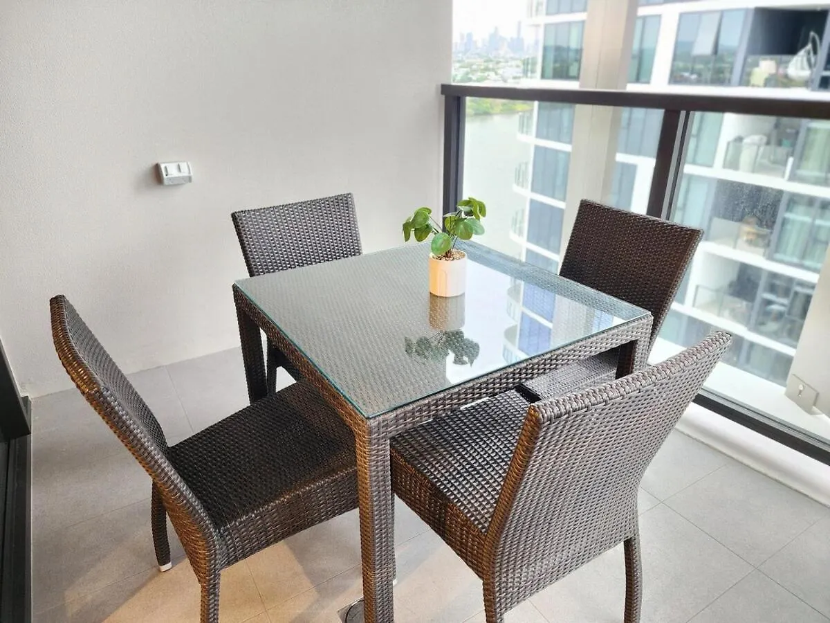 Free Car Park, Infinity Pool, City View, Spa-Sauna Brisbane Apartment